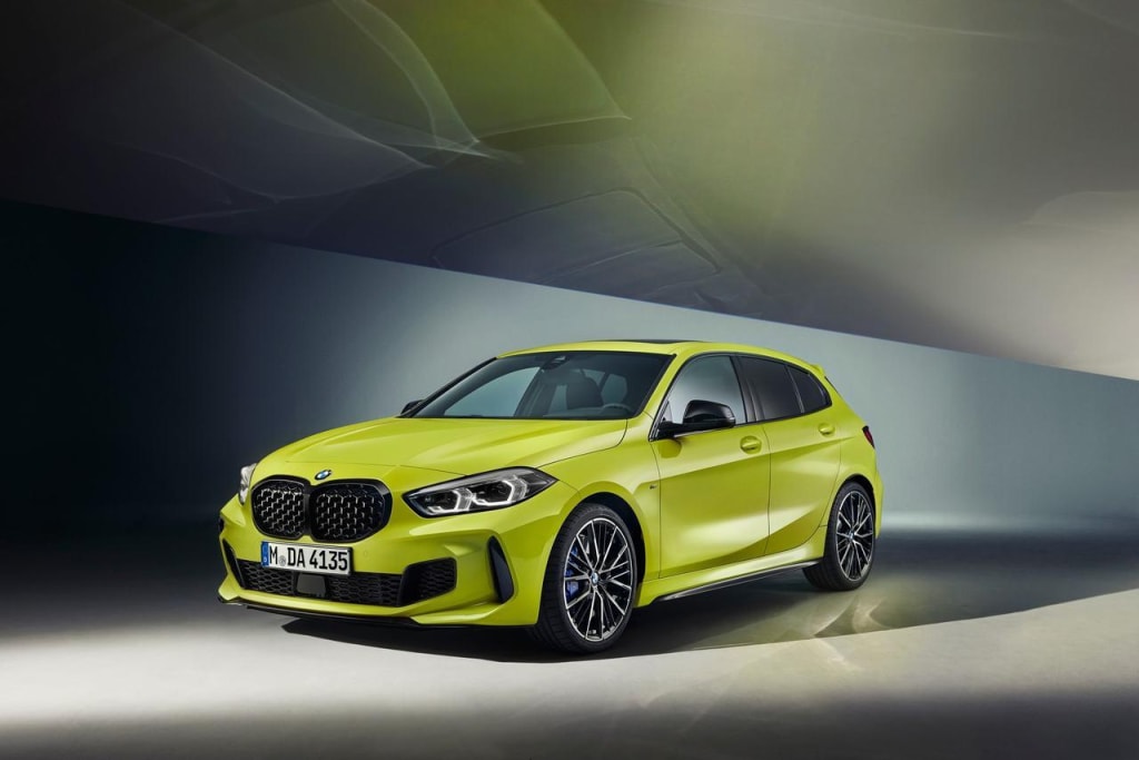 bmw-m135i-2022-doi-dau-mercedes-amg-a35-1